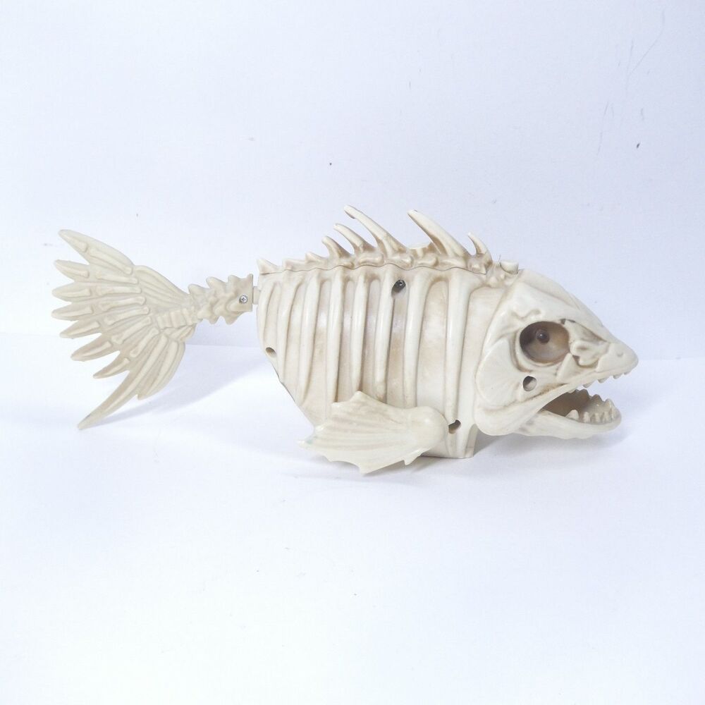 Piranha Fish Skeleton Halloween Motion Activated Lights Sound WORKS - AS IS